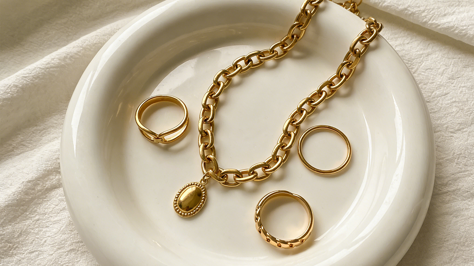 5 Common Jewelry Mistakes You’re Making (And How Lolalet Jewelry Organizers Can Help)