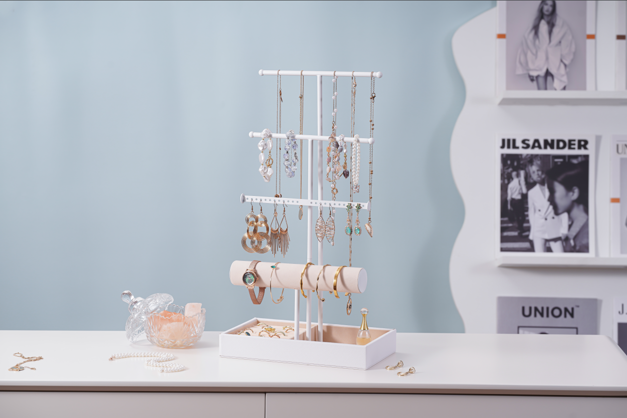 4 Must-Have Jewelry Organizers for Necklace & Earring Lovers