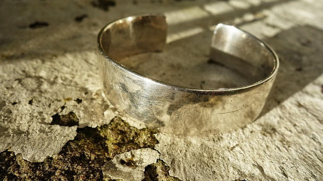 Why Does Jewelry Tarnish? A Guide on How to Restore Your Blackened Jewelry!