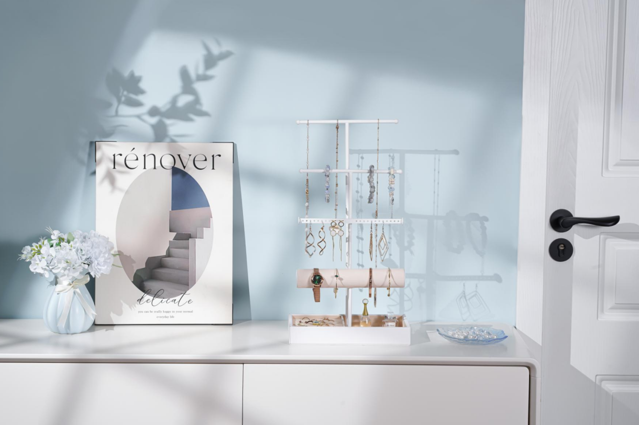 How a Wall-Mounted Organizer Transforms Your Space