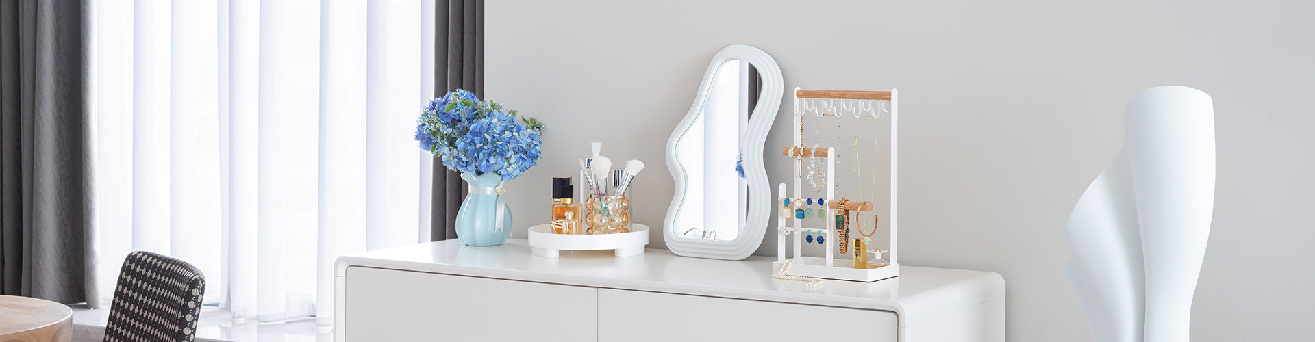 Open Storage Jewelry Organizer