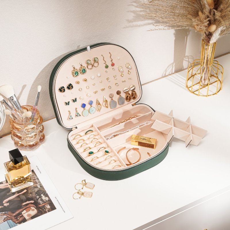 Small Seashell-shaped Travel Jewelry Box