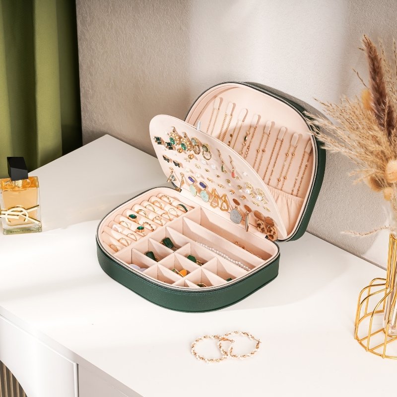 Small Seashell-shaped Travel Jewelry Box