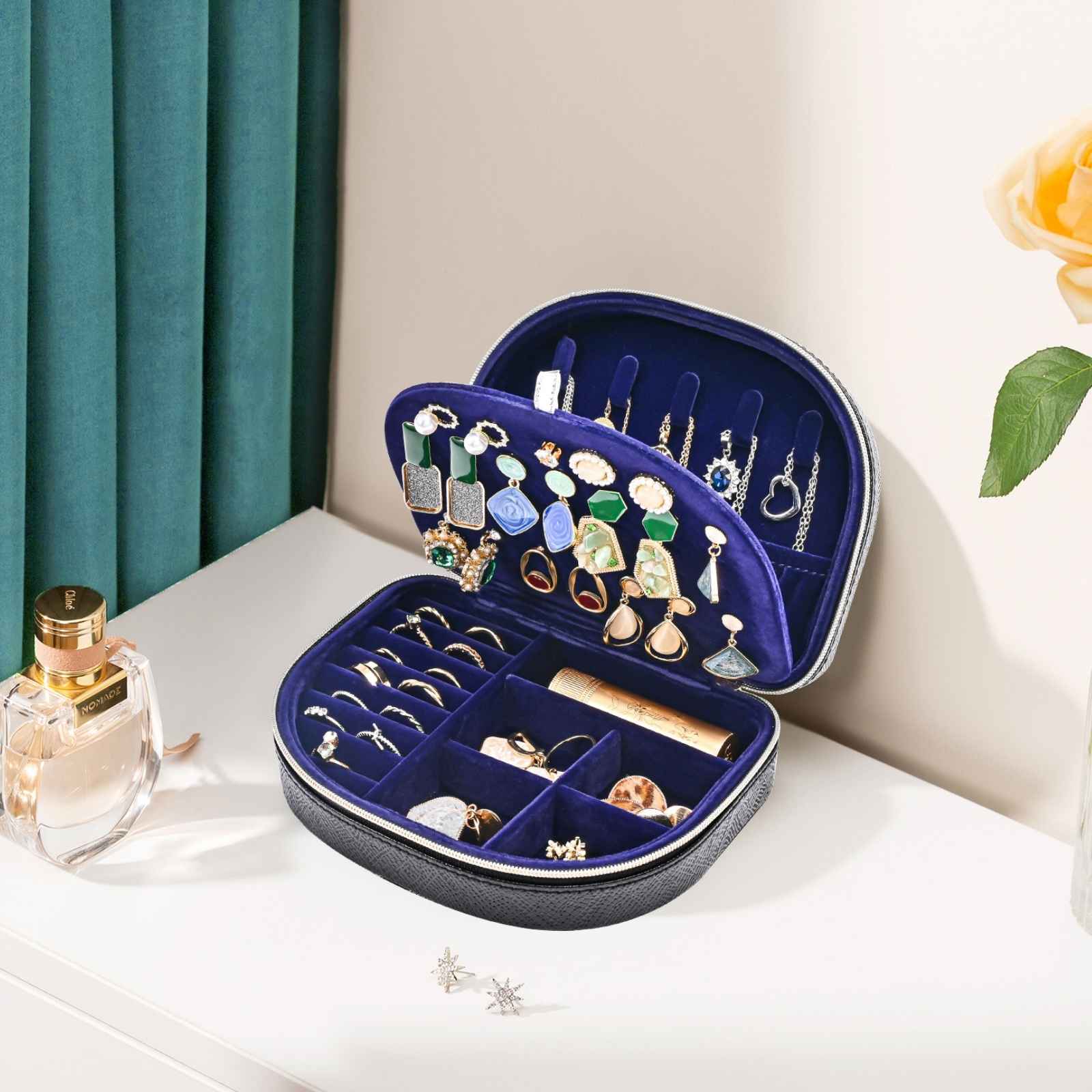 Pequeño estuche portátil para joyas con forma de concha marina 