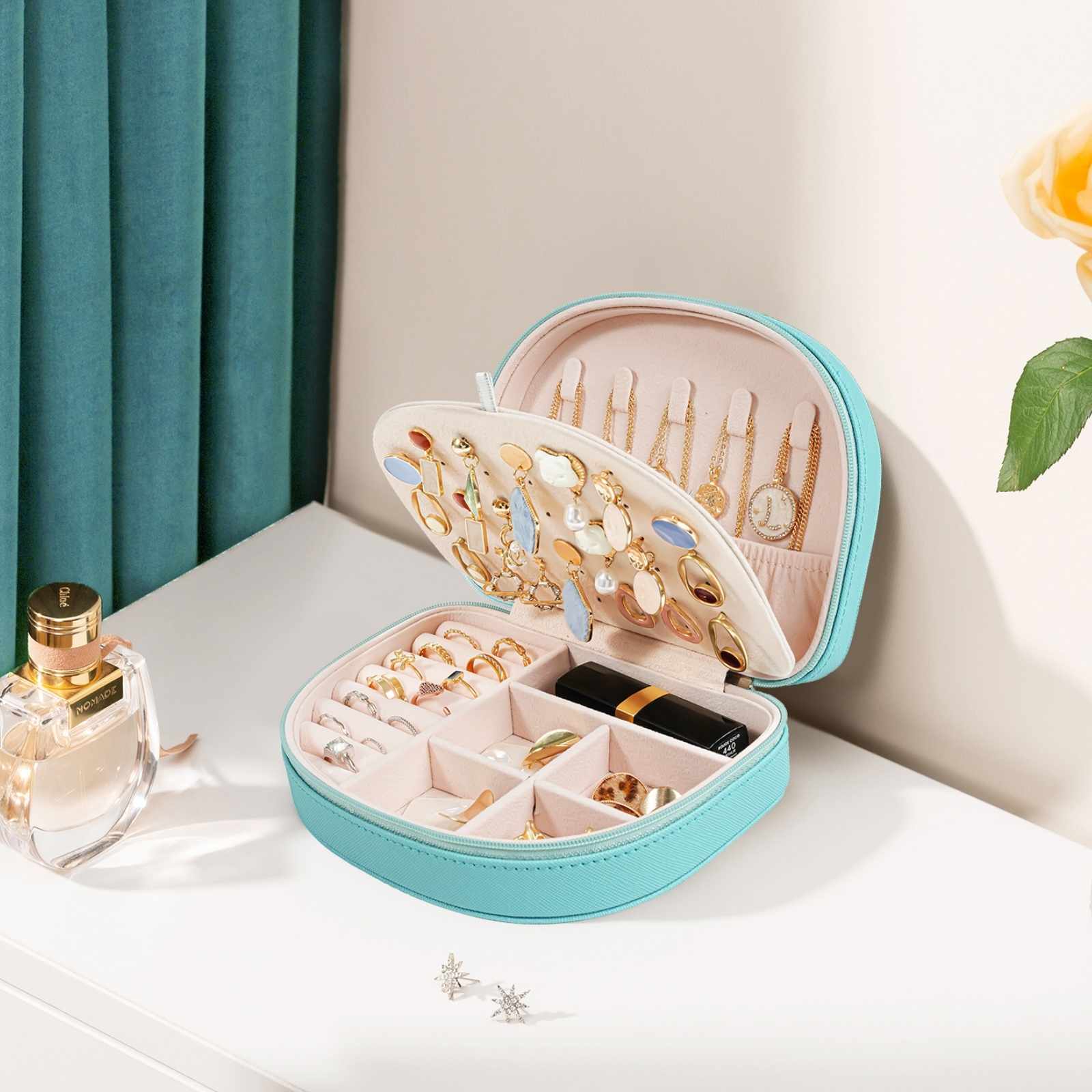 Pequeño estuche portátil para joyas con forma de concha marina 