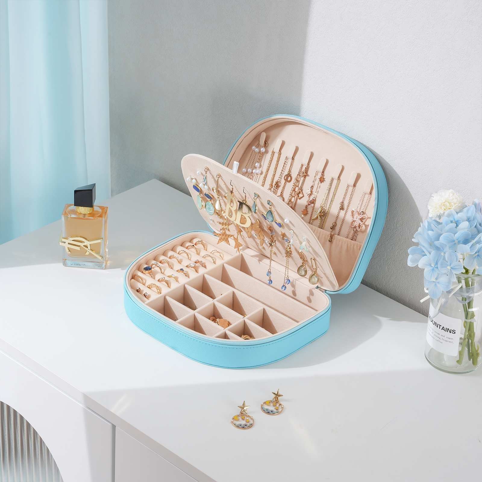 Pequeño estuche portátil para joyas con forma de concha marina 