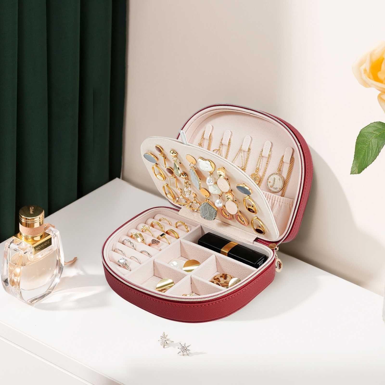 Pequeño estuche portátil para joyas con forma de concha marina 