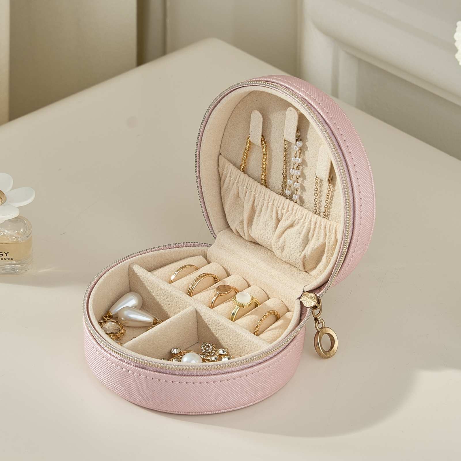 Pequeño estuche portátil para joyas con forma de concha marina 