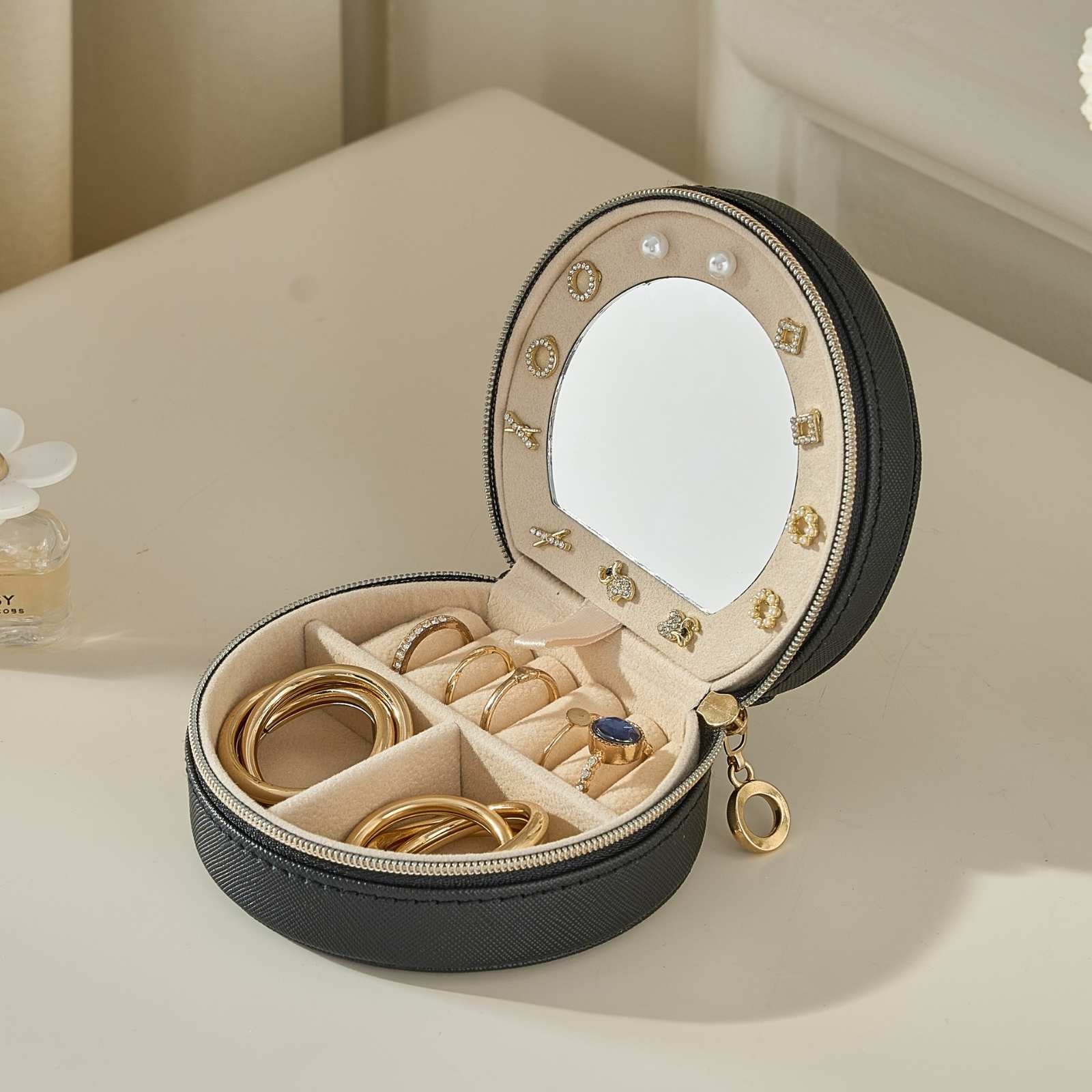 Pequeño estuche portátil para joyas con forma de concha marina 