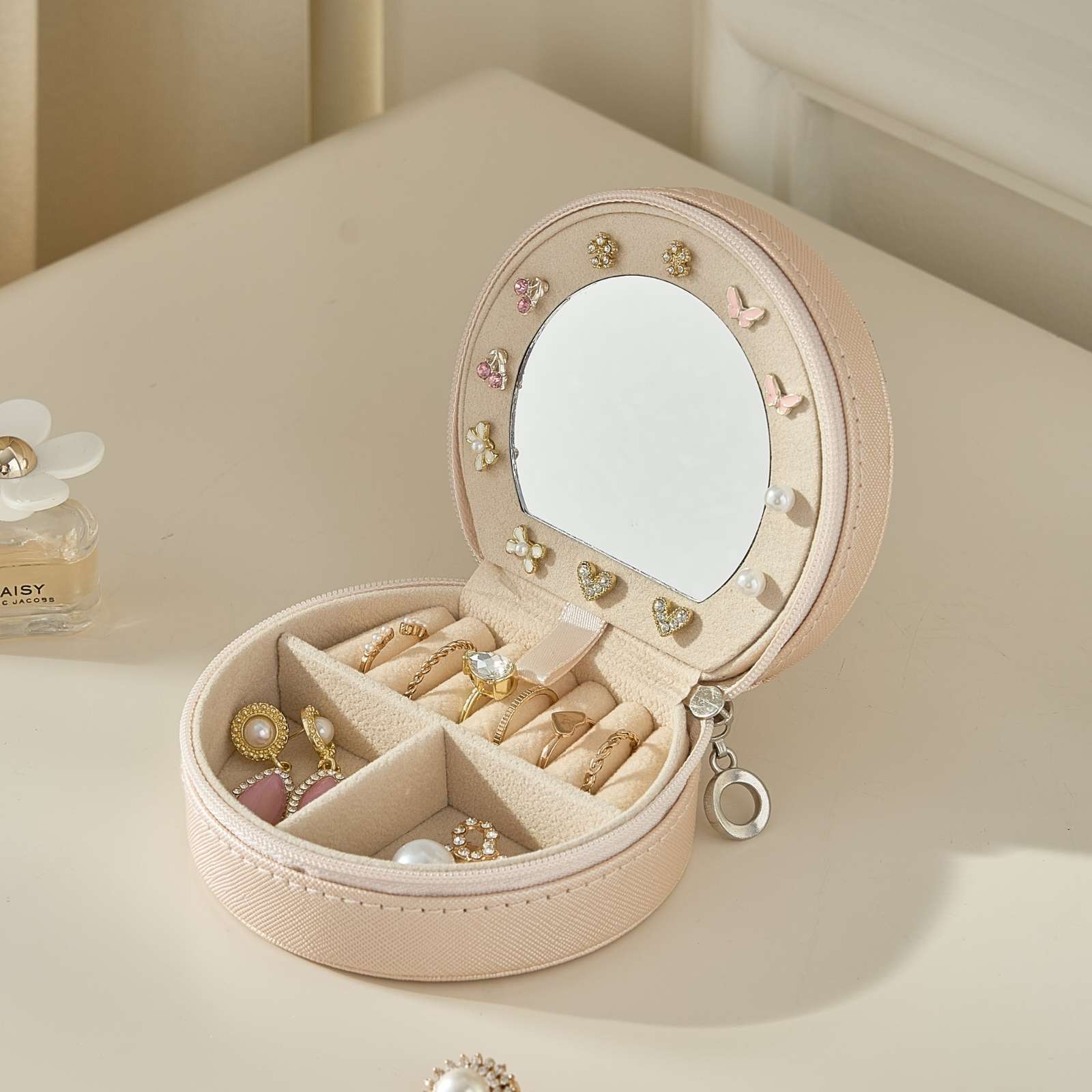Pequeño estuche portátil para joyas con forma de concha marina 