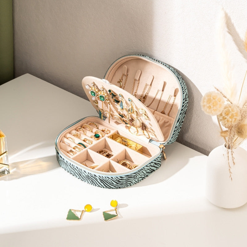 Small Seashell-shaped Travel Jewelry Box