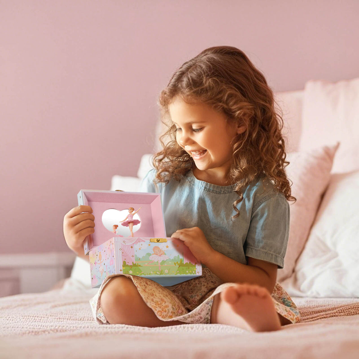 Ballerina musical jewelry box for girls - musical box detail